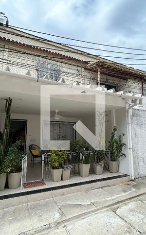 Casa à venda com 84m², 3 quartos e 1 vagaFachada