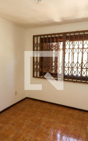 Casa à venda com 180m², 4 quartos e 2 vagas Casa à venda com 180m², 4 quartos e 2 vagasQuarto de Serviço
