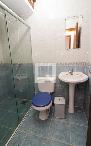 Casa à venda com 180m², 4 quartos e 2 vagas Casa à venda com 180m², 4 quartos e 2 vagasBanheiro Social
