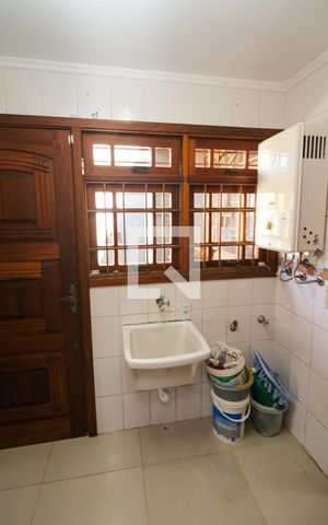 Casa à venda com 180m², 4 quartos e 2 vagas Casa à venda com 180m², 4 quartos e 2 vagasÁrea de Serviço