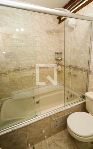 Casa à venda com 180m², 4 quartos e 2 vagas Casa à venda com 180m², 4 quartos e 2 vagasBanheiro da Suíte
