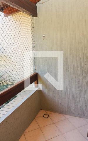 Casa à venda com 180m², 4 quartos e 2 vagas Casa à venda com 180m², 4 quartos e 2 vagasSacada do Quarto 1