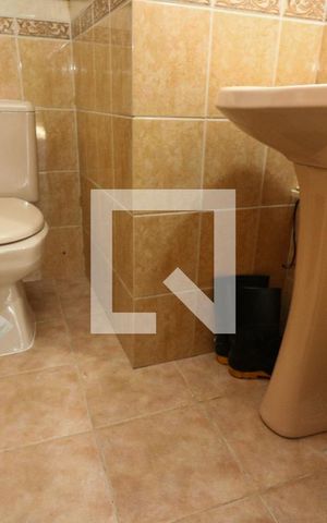 Casa à venda com 180m², 4 quartos e 2 vagas Casa à venda com 180m², 4 quartos e 2 vagasLavabo