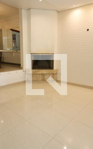 Casa à venda com 180m², 4 quartos e 2 vagas Casa à venda com 180m², 4 quartos e 2 vagasSala