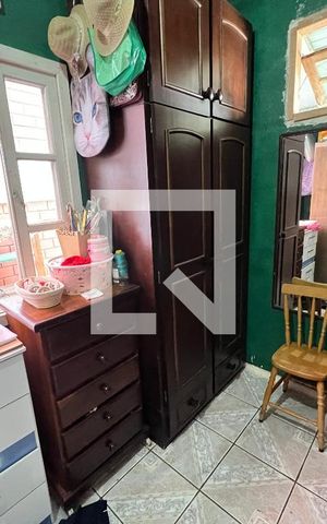 Casa à venda com 160m², 4 quartos e 3 vagas Casa à venda com 160m², 4 quartos e 3 vagasCloset quarto 1