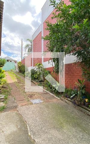 Casa à venda com 160m², 4 quartos e 3 vagas Casa à venda com 160m², 4 quartos e 3 vagasÁrea comum