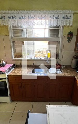 Casa à venda com 160m², 4 quartos e 3 vagas Casa à venda com 160m², 4 quartos e 3 vagasCozinha