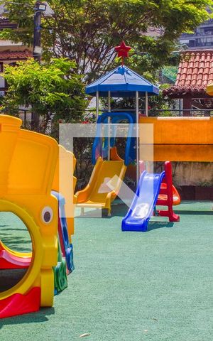 Casa de condomínio à venda com 400m², 5 quartos e 2 vagas Casa de condomínio à venda com 400m², 5 quartos e 2 vagasÁrea comum - Playground