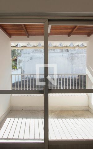 Casa de condomínio à venda com 400m², 5 quartos e 2 vagas Casa de condomínio à venda com 400m², 5 quartos e 2 vagasVaranda
