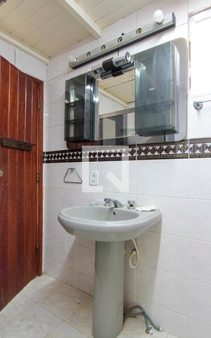 Casa de condomínio à venda com 400m², 5 quartos e 2 vagas Casa de condomínio à venda com 400m², 5 quartos e 2 vagasBanheiro Quarto 4 suíte