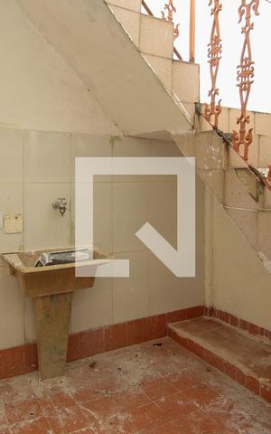 Casa de condomínio à venda com 400m², 5 quartos e 2 vagas Casa de condomínio à venda com 400m², 5 quartos e 2 vagasÁrea de Serviço