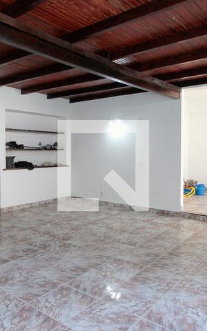 Casa de condomínio à venda com 400m², 5 quartos e 2 vagas Casa de condomínio à venda com 400m², 5 quartos e 2 vagasSala