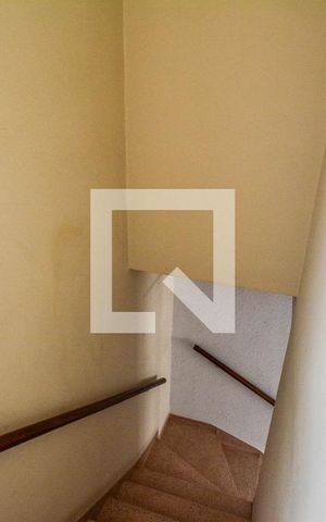 Casa à venda com 125m², 3 quartos e 4 vagas Casa à venda com 125m², 3 quartos e 4 vagasEscada