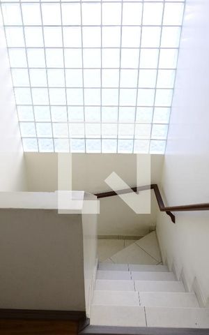 Casa à venda com 180m², 4 quartos e 10 vagasEscada