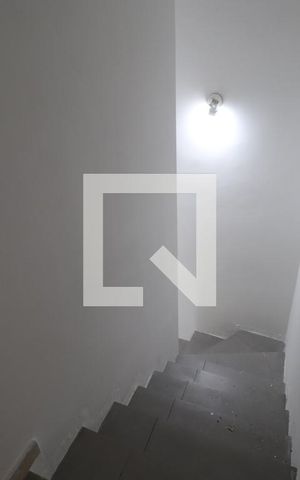 Casa de condomínio à venda com 56m², 2 quartos e 1 vagaEscada