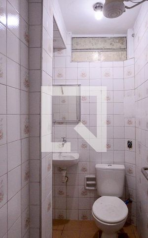 Casa à venda com 312m², 6 quartos e 2 vagas Casa à venda com 312m², 6 quartos e 2 vagasBanheiro Social 2