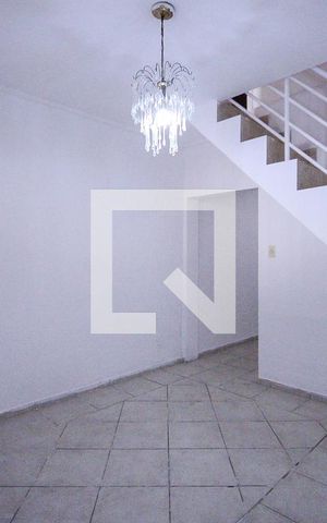 Casa à venda com 312m², 6 quartos e 2 vagas Casa à venda com 312m², 6 quartos e 2 vagasSala