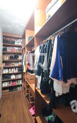 Casa à venda com 551m², 5 quartos e 6 vagasCloset da Suite 1
