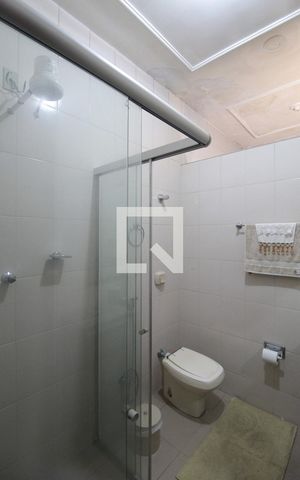 Casa à venda com 551m², 5 quartos e 6 vagasBanheiro Social
