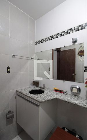 Casa à venda com 551m², 5 quartos e 6 vagasBanheiro da Suite 4