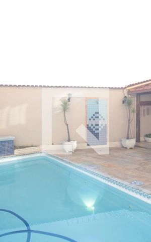 Casa à venda com 551m², 5 quartos e 6 vagasPiscina