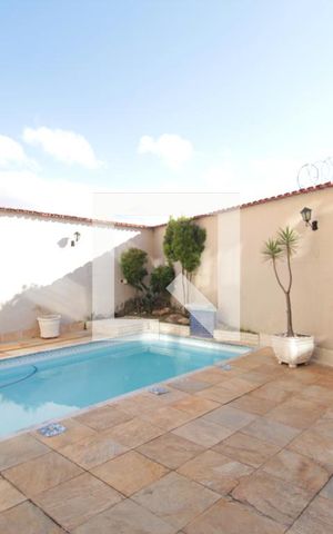 Casa à venda com 551m², 5 quartos e 6 vagasPiscina