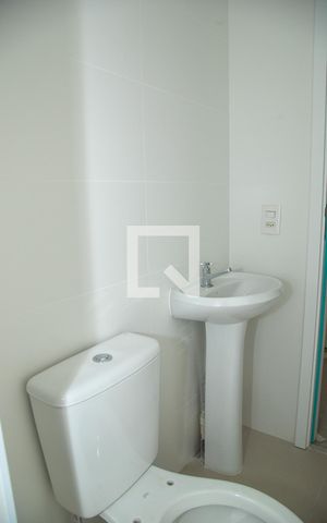 Apartamento à venda com 224m², 3 quartos e 4 vagas Apartamento à venda com 224m², 3 quartos e 4 vagasBanheiro de serviço