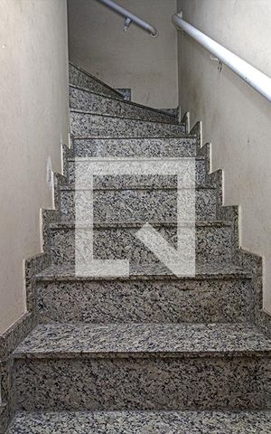 Casa à venda com 359m², 7 quartos e 4 vagas Casa à venda com 359m², 7 quartos e 4 vagasEscada (Casa 1)