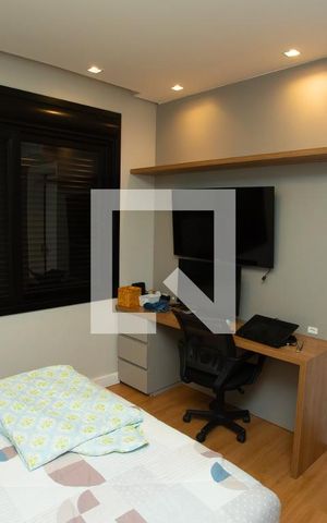 Casa de condomínio à venda com 210m², 4 quartos e 4 vagas Casa de condomínio à venda com 210m², 4 quartos e 4 vagasSuíte 3