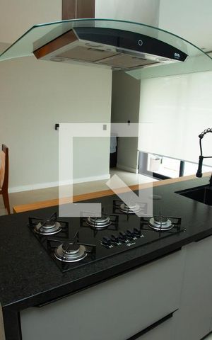 Casa de condomínio à venda com 210m², 4 quartos e 4 vagas Casa de condomínio à venda com 210m², 4 quartos e 4 vagasCozinha