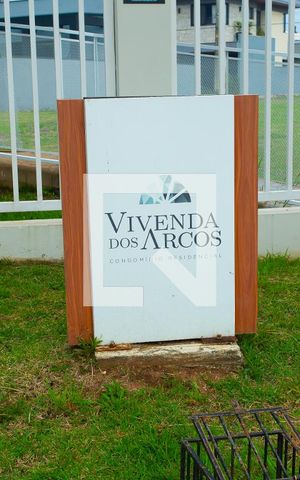 Casa de condomínio à venda com 210m², 4 quartos e 4 vagas Casa de condomínio à venda com 210m², 4 quartos e 4 vagasFachada