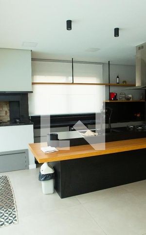 Casa de condomínio à venda com 210m², 4 quartos e 4 vagas Casa de condomínio à venda com 210m², 4 quartos e 4 vagasCozinha