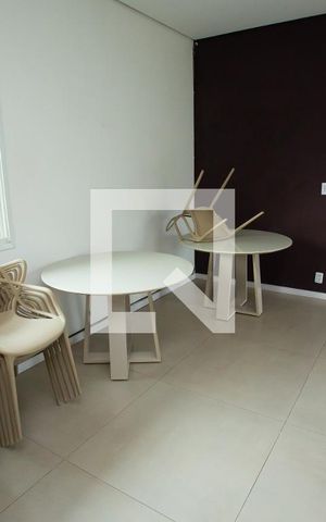 Casa de condomínio à venda com 210m², 4 quartos e 4 vagas Casa de condomínio à venda com 210m², 4 quartos e 4 vagasÁrea comum - Salão de festas