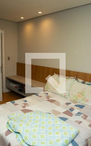 Casa de condomínio à venda com 210m², 4 quartos e 4 vagas Casa de condomínio à venda com 210m², 4 quartos e 4 vagasSuíte 3