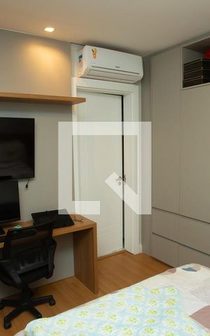 Casa de condomínio à venda com 210m², 4 quartos e 4 vagas Casa de condomínio à venda com 210m², 4 quartos e 4 vagasSuíte 3