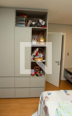 Casa de condomínio à venda com 210m², 4 quartos e 4 vagas Casa de condomínio à venda com 210m², 4 quartos e 4 vagasSuíte 3