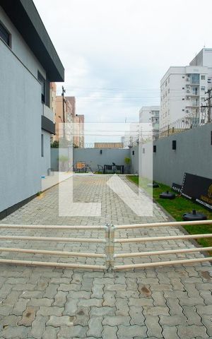 Casa de condomínio à venda com 210m², 4 quartos e 4 vagas Casa de condomínio à venda com 210m², 4 quartos e 4 vagasEntrada de veículos