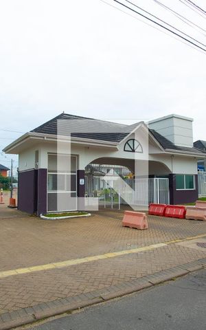 Casa de condomínio à venda com 210m², 4 quartos e 4 vagas Casa de condomínio à venda com 210m², 4 quartos e 4 vagasFachada