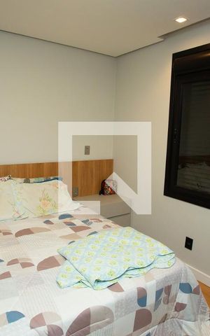Casa de condomínio à venda com 210m², 4 quartos e 4 vagas Casa de condomínio à venda com 210m², 4 quartos e 4 vagasSuíte 3