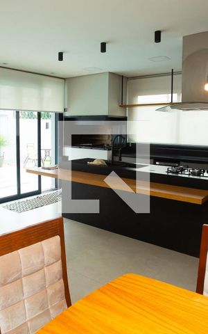 Casa de condomínio à venda com 210m², 4 quartos e 4 vagas Casa de condomínio à venda com 210m², 4 quartos e 4 vagasCozinha