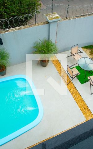 Casa de condomínio à venda com 210m², 4 quartos e 4 vagas Casa de condomínio à venda com 210m², 4 quartos e 4 vagasPiscina