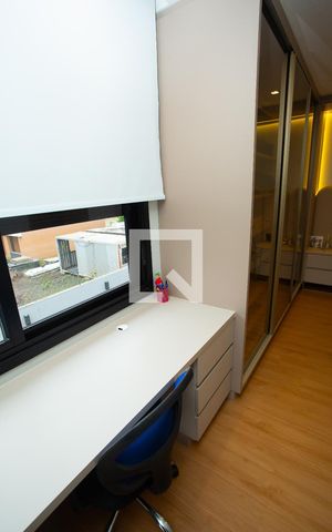 Casa de condomínio à venda com 210m², 4 quartos e 4 vagas Casa de condomínio à venda com 210m², 4 quartos e 4 vagasSuíte 2