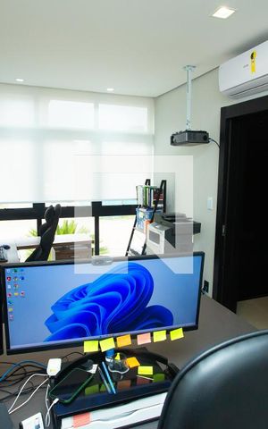 Casa de condomínio à venda com 210m², 4 quartos e 4 vagas Casa de condomínio à venda com 210m², 4 quartos e 4 vagas Escritório