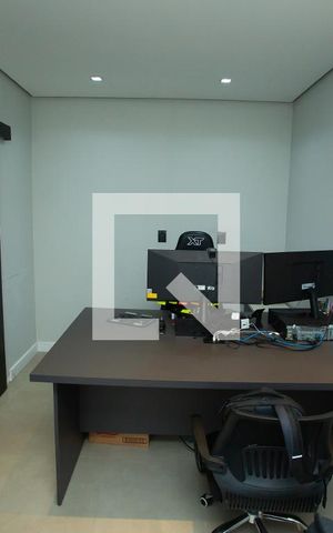 Casa de condomínio à venda com 210m², 4 quartos e 4 vagas Casa de condomínio à venda com 210m², 4 quartos e 4 vagas Escritório