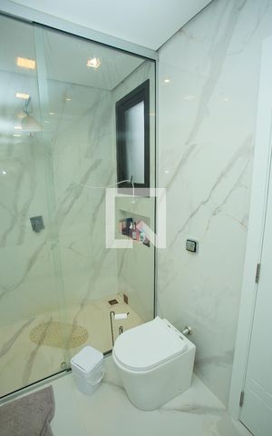 Casa de condomínio à venda com 210m², 4 quartos e 4 vagas Casa de condomínio à venda com 210m², 4 quartos e 4 vagasBanheiro da Suíte 2
