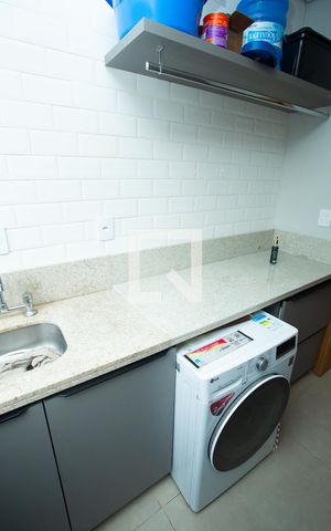 Casa de condomínio à venda com 210m², 4 quartos e 4 vagas Casa de condomínio à venda com 210m², 4 quartos e 4 vagasÁrea de Serviço