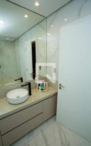 Casa de condomínio à venda com 210m², 4 quartos e 4 vagas Casa de condomínio à venda com 210m², 4 quartos e 4 vagasBanheiro da Suíte 3