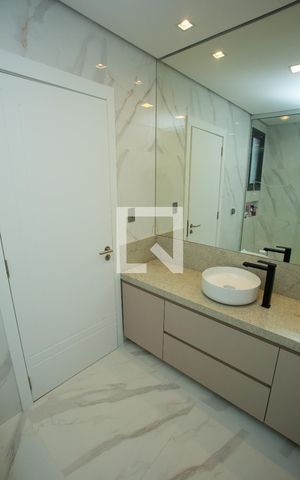 Casa de condomínio à venda com 210m², 4 quartos e 4 vagas Casa de condomínio à venda com 210m², 4 quartos e 4 vagasBanheiro da Suíte 3