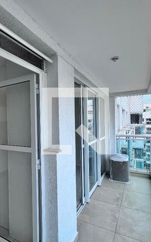 Apartamento à venda com 112m², 2 quartos e 1 vaga Apartamento à venda com 112m², 2 quartos e 1 vagaVaranda