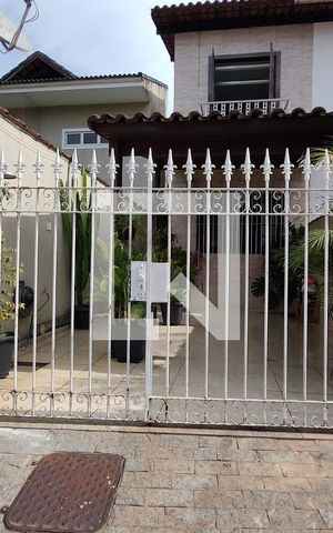 Casa de condomínio à venda com 90m², 2 quartos e 1 vaga Casa de condomínio à venda com 90m², 2 quartos e 1 vagaFachada